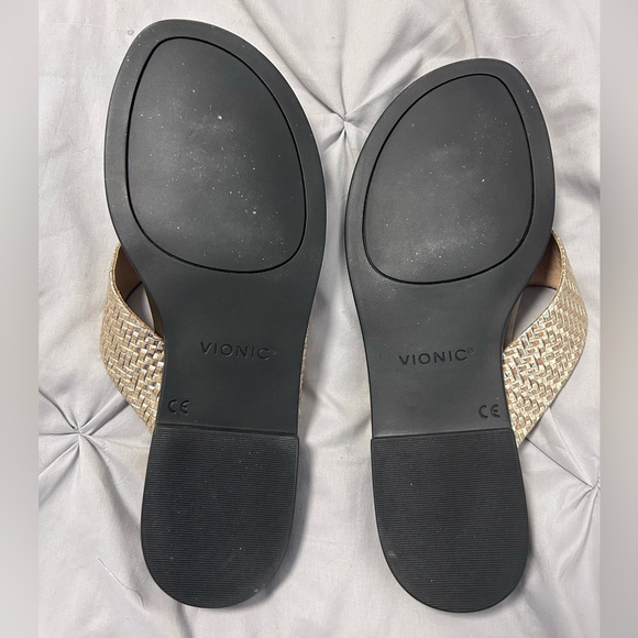 Vionic flip flops - Picture 3 of 7